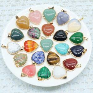 Colgante de corazón de jade blanco de 14 mm en plata 925 — Amuleto de corazón con piedra cabujón, regalo de joyería moderno y minimalista - Product Image 2