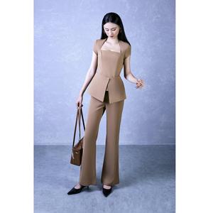 Chemisier élégant pour femme de bureau du Vietnam, à manches courtes, col carré ou en U, avec boutons ornés et détail corset KA15 - Product Image 1