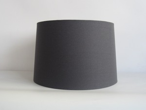 Abat-jour de lampe de chevet haut de gamme en tissu de coton artisanal à motifs floraux, avec un imprimé floral délicat, idéal pour une lampe de chevet élégante. - Product Image 6