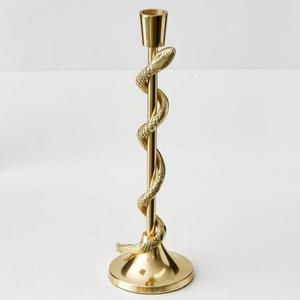 Porte-bougie en métal artisanal avec finition dorée polie, conçu pour des centres de table élégants et une décoration intérieure haut de gamme - Product Image 1