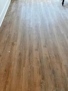 Suelo SPC Rígido Moderno VFLOOR, Resistente al Agua, Anti-Rayones, Sistema de Clic, Planchas Medianas, Garantía de 5 Años - Product Image 3