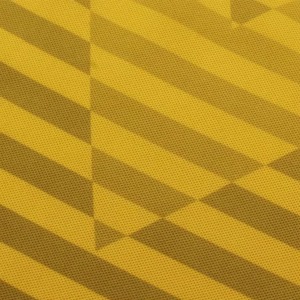 Ensemble de maillot de football rayé jaune et noir personnalisé avec short, polyester respirant, uniforme sportif pour homme, impression sublimée - Product Image 3