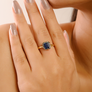 แหวนพลอยไพลินสีน้ำเงินทรงสี่เหลี่ยมแบบมินิมอล คอลเลคชั่นใหม่ สำหรับใส่ทุกวัน ทำจากทองคำแท้ 18K - Product Image 4