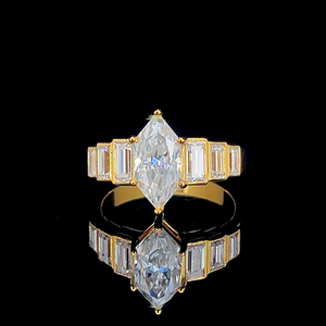 Anillo de compromiso de lujo con diamante talla marquesa holandesa y diamantes CVD de corte baguette laterales en oro amarillo de 14 quilates, fabricante indio - Product Image 1