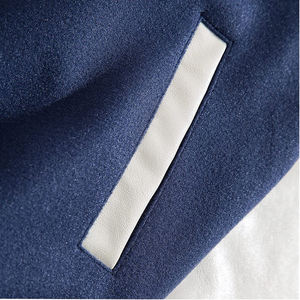 เสื้อแจ็คเก็ตวาร์ซิตี้ผู้ชายคุณภาพสูง สีน้ำเงิน แขนสีขาว สำหรับฤดูหนาว  พร้อมลายปักเชนิลล์ - Product Image 4