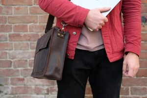 Nouveau design sacs en cuir véritable Vintage bandoulière Messenger travail mallette pour ordinateur portable cartable sac hommes femmes affaires - Product Image 4