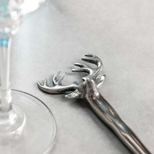 Abridor de Botellas Decorativo con Cabeza de Ciervo Plateada, Herramienta de Bar de Metal con Mango Esculpido de Ciervo, Abridor de Bebidas Premium para Cocina y Comedor - Product Image 2