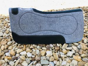 Tapis de selle western en feutre de laine fait main de qualité supérieure, durable et personnalisable, équipement d'équitation, vente en gros, usine Inde - Product Image 1