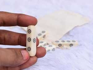 Dés de jeu en os de buffle poli, fabriqués à la main, sur mesure, à 4 faces, style animalier de luxe, avec taille personnalisée à bas prix - Product Image 2