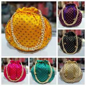 Bolsas de Seda Premium con Diseño de Tejido Dorado y Asa con Cuentas de Perlas, Bolsas Étnicas para Recuerdos de Boda - Product Image 3