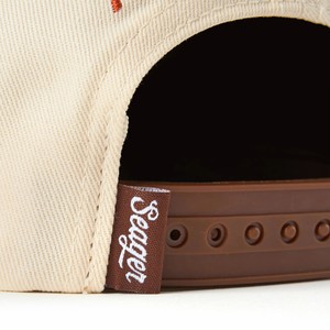Gorra Trucker Personalizada de Perfil Alto, Estructurada, de 5 Paneles, con Cierre a Presión, de Sarga de Algodón, Bicolor, con Logotipo Bordado Plano - Product Image 4