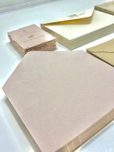 Invitations élégantes en papier deckle avec gaufrage à sec et impression à chaud, parfaites pour les mariages, les célébrations et les événements prestigieux. - Product Image 5