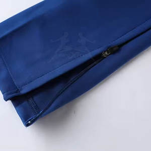 Survêtement de sport haut de gamme avec tissu respirant et coupe athlétique confortable pour l'entraînement quotidien - Product Image 5