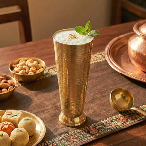 Vaso de latón con acabado dorado para bebidas, ideal para el hogar y hoteles, vaso para lassi, muy vendido, decorativo, tamaño personalizado, vaso de latón. - Product Image 1