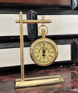 Horloge de bureau personnalisée en laiton antique, inspirée d'une montre de poche, avec gravure sur mesure, cadeau idéal pour la maison ou le bureau - Product Image 4