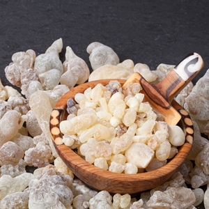 Resina de Incienso Luban Dorada Seca Pura, Lágrimas Aromáticas, Aroma Dulce Amaderado y Cítrico, Lujo para el Hogar, Delicia Sensorial - Product Image 5