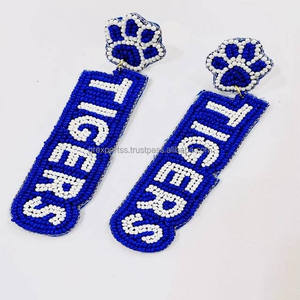 Boucles d'oreilles pendantes en forme de patte de tigre, style bohème, bleu et blanc, bijoux fantaisie, cadeau pour le jour du match, perles de rocaille faites à la main - Product Image 1