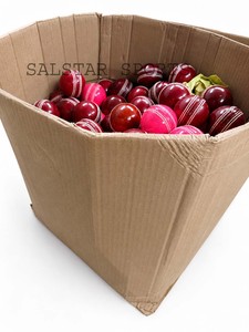 Ball de cricket en cuir de haute qualité, durable, rouge et rose, 156 g, idéal pour le T20 en extérieur, logo personnalisé, livraison directe d'usine. - Product Image 1