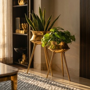Jarrón de Mesa Minimalista de Lujo Hecho a Mano, Maceta de Estilo Rústico, Decoración de Interiores, Soporte Trípode - Product Image 1