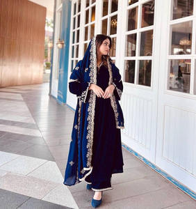 Vestido Anarkali de diseñador para mujer de alta calidad, vestidos casuales atractivos para festivales y fiestas indias, ropa de invierno transpirable - Product Image 1