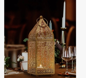 Lanterne à bougie en métal doré, style marocain, avec découpes, porte-bougie décoratif pour table, pour la décoration de la maison et les centres de table événementiels - Product Image 3