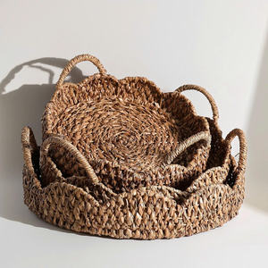 Bandeja de Servir de Seagrass con Diseño Ecológico Hecho a Mano, Aspecto Atractivo y Patrón Abstracto para Decoración del Hogar - Product Image 1