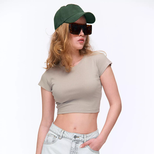 Camiseta Corta Ajustada de Manga Corta para Mujer, 100% Algodón, Estilo Urbano Premium, Top Corto Personalizado con Logotipo OEM, Ropa Y2K - Product Image 1