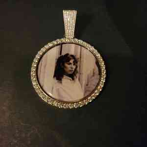 Pendentif Cadre Photo Hip Hop Personnalisé DOPE JEWELLS en Acier Inoxydable avec Diamant de Laboratoire 5.5CT – Cadeau Unisexe pour Anniversaire - Product Image 4
