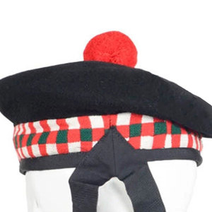 Chapeaux de kilt faits main noirs, rouges et verts, originaux en laine Balmoral, style écossais traditionnel, avec pompon rouge et plumes - Product Image 5