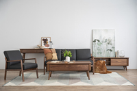 Canapé moderne trois places avec structure en bois massif, revêtement en cuir PU, confortable et rembourré, idéal pour villa, appartement, hôtel, salon.