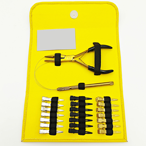 Kit professionnel d'extensions de cheveux avec pinces métalliques et outils pour l'installation et le retrait, dans un étui jaune - Product Image 5