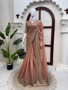 Sari de luxe pêche poudré à bordure de sequins avec chemisier brodé lourd, tenue ethnique élégante pour réception et mariée pour femme - Product Image 2