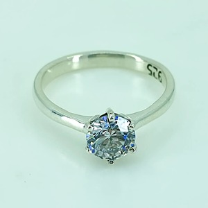 Anillo redondo de topacio azul, plata de ley 925, regalo de joyería para ella, engaste de garras, joyería de topacio azul hecha a mano, piedra de nacimiento de diciembre - Product Image 1