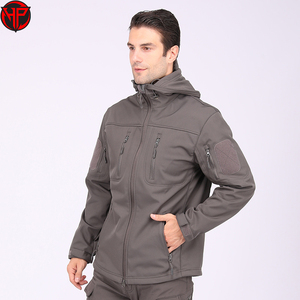 เสื้อแจ็คเก็ตผู้ชายแบบยุทธวิธี ผ้า softshell กันน้ำ กันลม มีฮู้ด เหมาะสำหรับกิจกรรมกลางแจ้ง ล่าสัตว์ มีกระเป๋าหลายช่อง ใช้เป็นชุดทำงานได้ - Product Image 6
