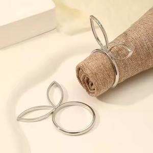 Anneau de serviette en métal moderne pour table de fête, idéal pour la décoration d'événements de mariage et la présentation culinaire - Product Image 5