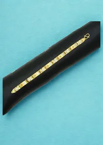 Bracelet en or jaune 22 carats, spirituel et élégant, pour un usage quotidien et festif, bracelet pour homme avec un design du symbole Om, finition haut de gamme - Product Image 3