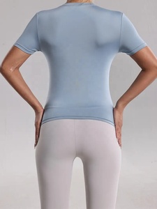 T-shirt de compression athlétique réversible bleu clair pour femmes, manches courtes, col rond, polyester extensible, course à pied, yoga - Product Image 6