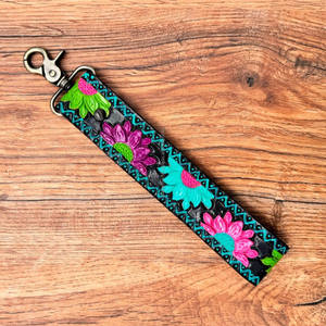 Date Western main usiné en cuir Concho Floral bracelet lanière porte-clés personnalisé en cuir de vachette clé Clip Cowgirl cadeaux - Product Image 4