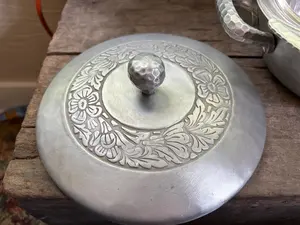 Elegante Cacerola de Acero Inoxidable |   Diseño de Tapa Segura para Mantener los Alimentos Calientes, Frescos e Higiénicos - Product Image 3