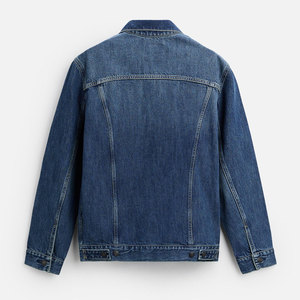Chaqueta de mezclilla de lavado claro para hombre con acabado suave y corte clásico, perfecta para primavera y otoño. - Product Image 5