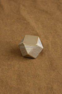 Prensapapeles de Manzana de Latón Dorado, Decoración Moderna para Escritorio, Adorno de Mesa para Decoración del Hogar y Oficina - Product Image 2
