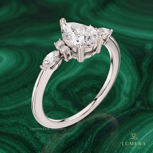 Bague élégante en forme de poire avec cluster de diamants de laboratoire, bijou de fiançailles multi-pierres avec bande solide ornée de diamants ronds et marquise - Product Image 6
