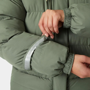 Parka matelassée pour femme Aurora, très demandée, avec capuche ajustable à cordon et rembourrage en duvet, idéale pour l'hiver - Product Image 5