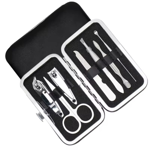 Kit d'outils de manucure et pédicure professionnels de luxe en acier inoxydable 8 en 1 avec poignées confortables antidérapantes, durables et portables - Product Image 5