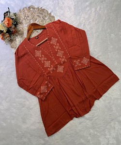 <b>Women</b> Traditional Cotton <b>Kurta</b> Kurti Loose Fit Embroidery Work Midi Length Casual Wear India Pakistan Style 86849 VT-2608 - Product Image 3