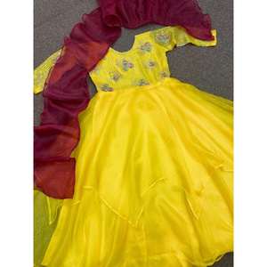 ชุดทำงานผ้าออร์แกนซ่าพร้อมชุดเดรสสีเหลือง - Product Image 2