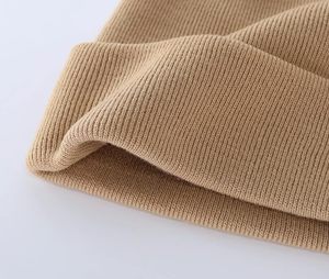 หมวกบีนนี่ถักไหมพรมสำหรับฤดูหนาวแบบ unisex ปักโลโก้ตามสั่งขายส่ง ผลิตจากอะคริลิก 100% ขอบถักแบบริบ อุ่นสบาย เหมาะสำหรับใช้งานกลางแจ้ง สำหรับผู้ใหญ่ - Product Image 3