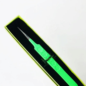 แหนบดัดขนตาเคลือบสีเขียวอ่อน ปลายตรง ปลายเงิน พร้อมกล่องบรรจุภัณฑ์แบบการ์ด - Product Image 5
