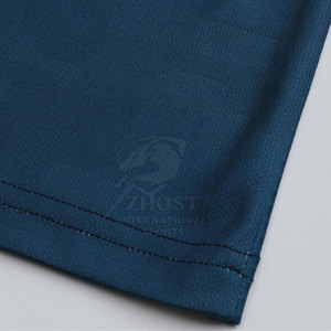 Uniforme de fútbol ligero y duradero hecho de poliéster y tela de malla, adecuado para partidos competitivos y práctica diaria. - Product Image 4