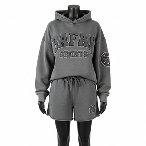 Ensemble court pour femme en molleton brossé doux en coton et polyester 320 GSM, gris, avec logo brodé personnalisé, ensembles pour femmes - Product Image 1